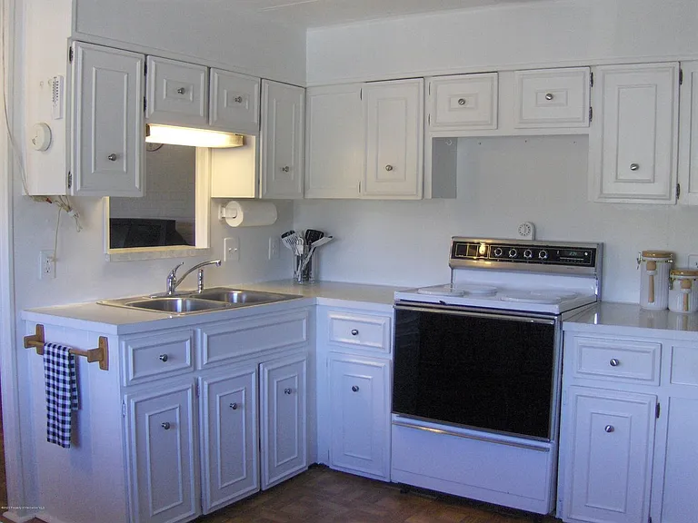 8039 Eastern Circle Dr — Photo 3