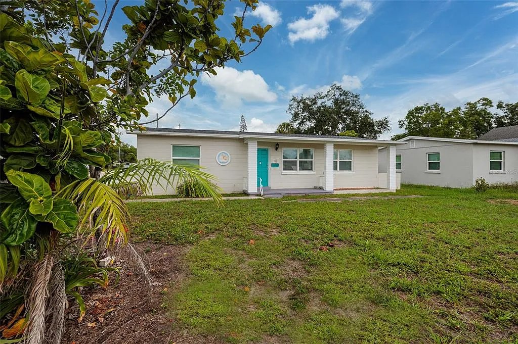 3 bed, 1.0 bath, 1075 sqft, $2,500 — Photo 3