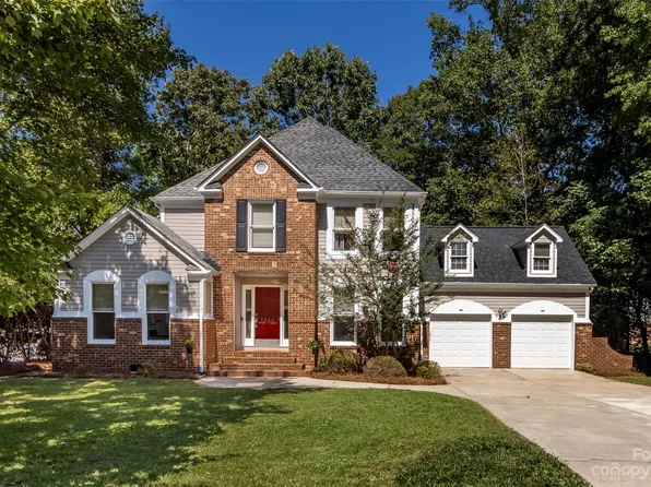 7320 Charter Brook Dr, Charlotte, NC 28270