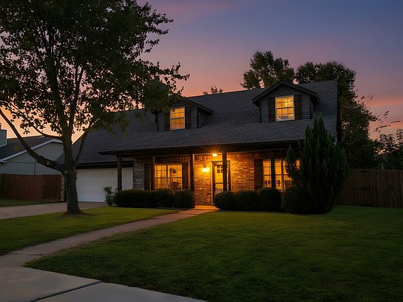 2nd image of 2711 W Bishop Dr