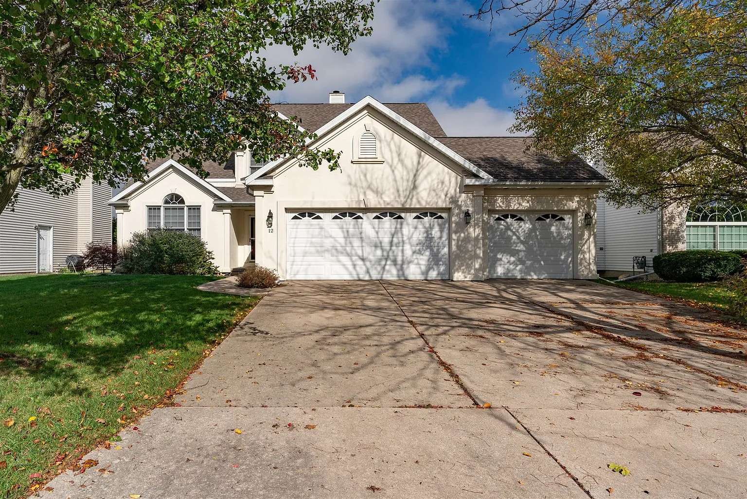 12 Prenzler Dr photo 1