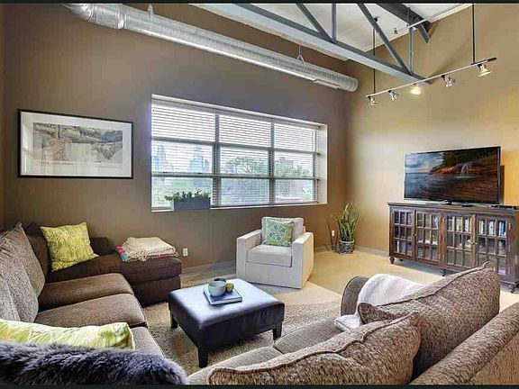 Living room - skyline view!