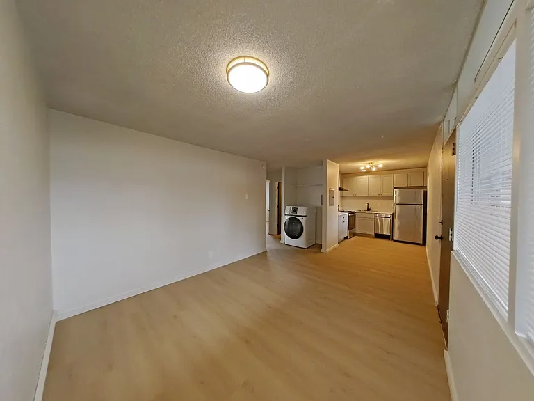 University Manor - Newly Renovated Units just a short walk from Campus! — Photo 30