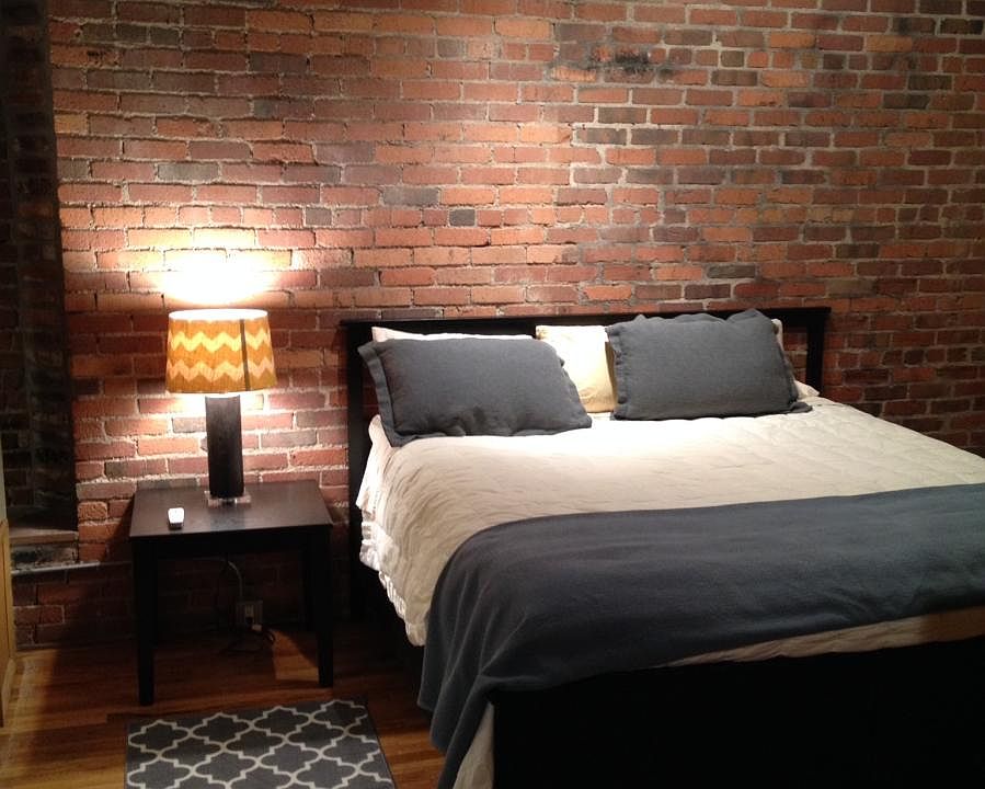 Master king bed