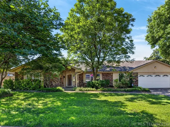 2423 Chapel Hill Ct, Bartlesville, OK 74006