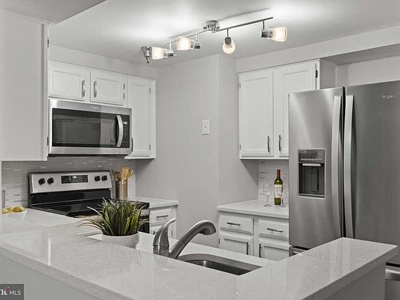 5th image of 2400 Clarendon Blvd APT 212