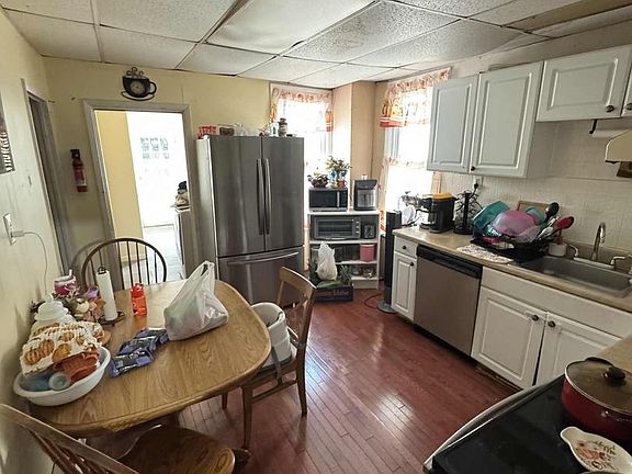 3rd image of 228-230 Church St