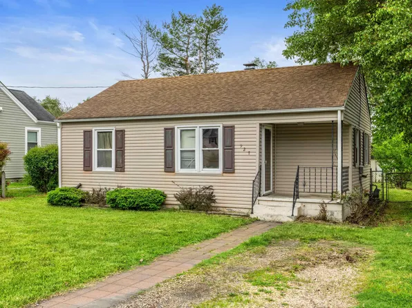 927 High St, Waynesboro, VA 22980