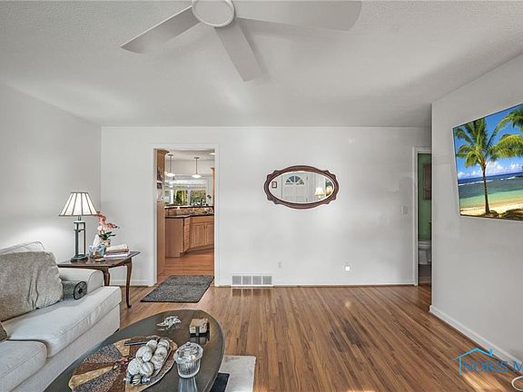 5th image of 325 Sycamore Ln