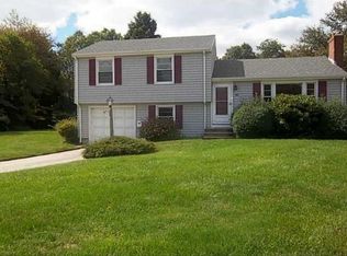 90 Longfellow Dr, Warwick, RI 02818