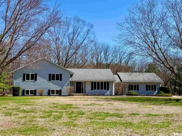 107 Oakview Dr, Knoxville, IL 61448