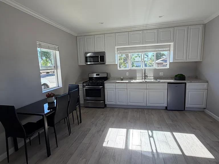 11453 Debra Ave — Photo 6