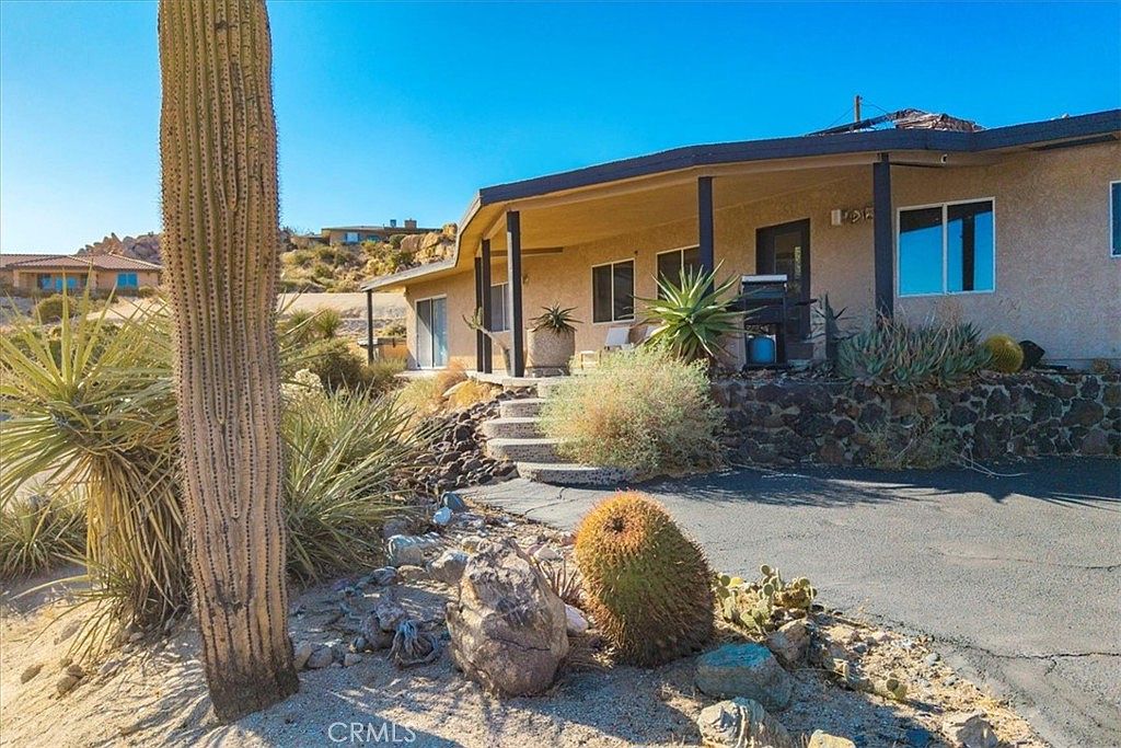 57249 Farrelo Rd, Yucca Valley, CA 92284 | MLS #JT25164021 | Zillow