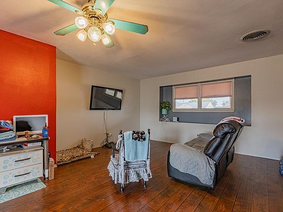 5th image of 4321 Country Club Dr