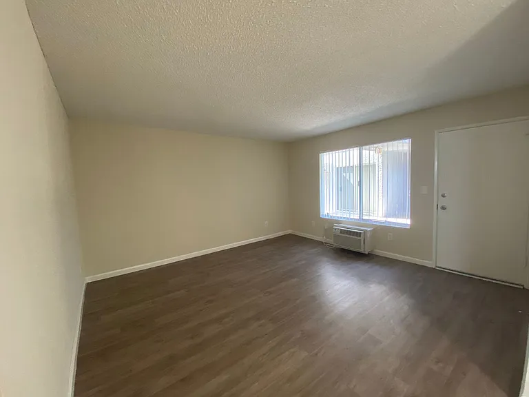 Park Granada Apartments — Photo 14
