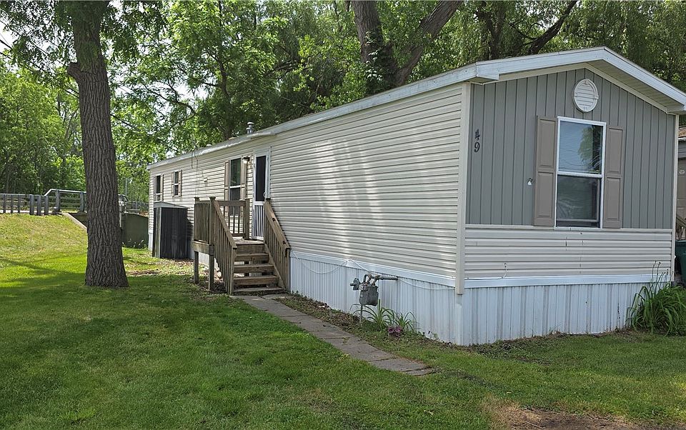 1st image of 405 Lakeshore Dr