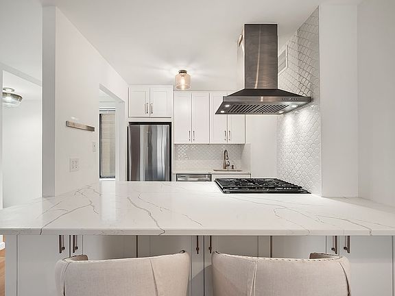 2nd image of 280 Rector Pl APT 5N