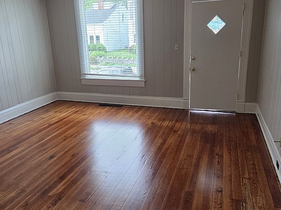 4th image of 821 Milton St