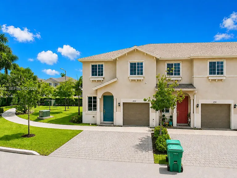 1202 NW 208th Ter #1202 — Photo 3