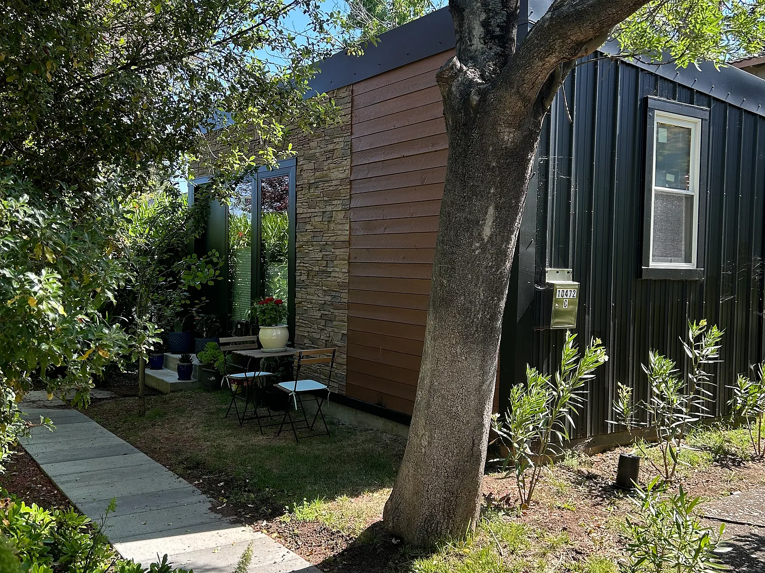 Studio, 211 sqft, $1,950 — Photo 1