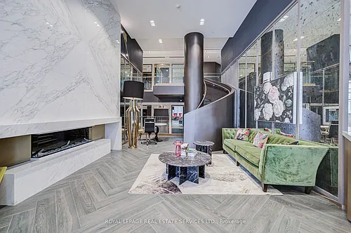 395 Dundas St W #822 Photo 1