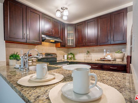 4th image of 435 S Virgil Ave APT 111
