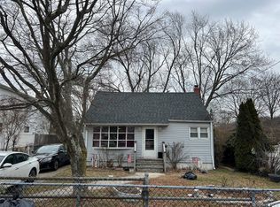 25 Gores Dr, Mastic, NY 11950