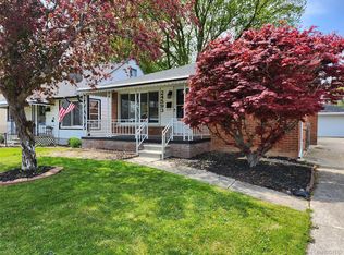 24593 Rosalind Ave, Eastpointe, MI 48021