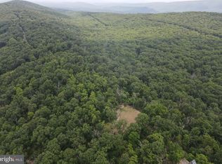 3 Blumb Ln, Great Cacapon, WV 25422