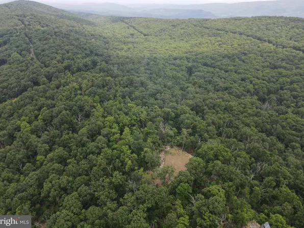 3 Blumb Ln, Great Cacapon, WV 25422