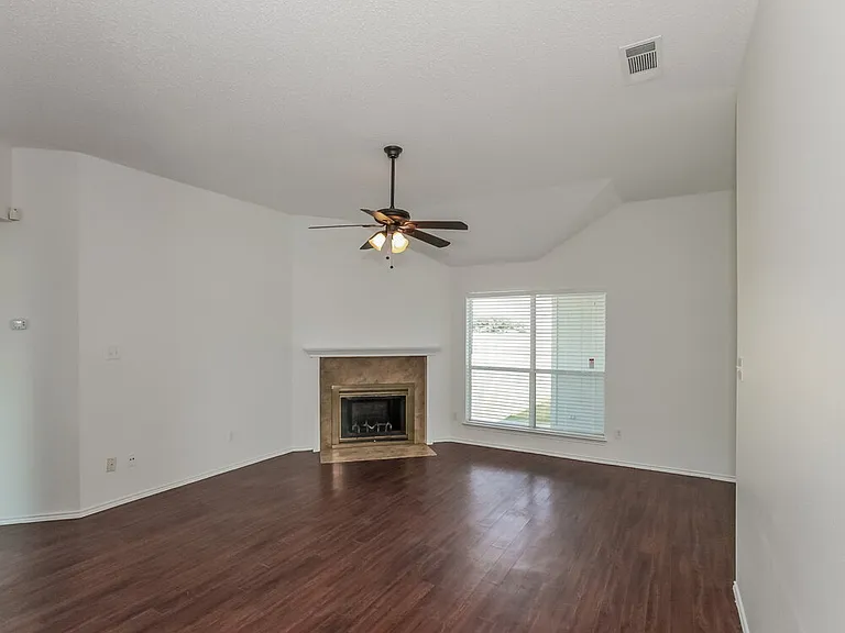 1349 Meadow Creek Dr — Photo 3