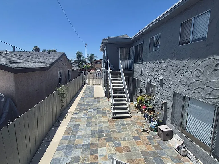 4251 Marlborough Avenue — Photo 2