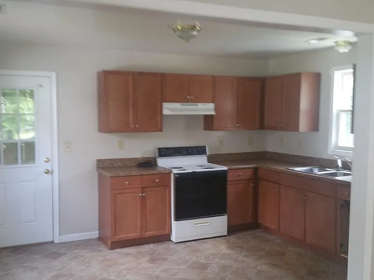 2320 Keller Ave — Photo 7