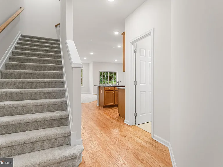 112 S Buck Tavern Way — Photo 2