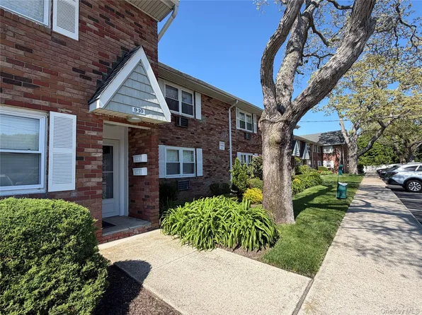 100 Connetquot Avenue #10, East Islip, NY 11730