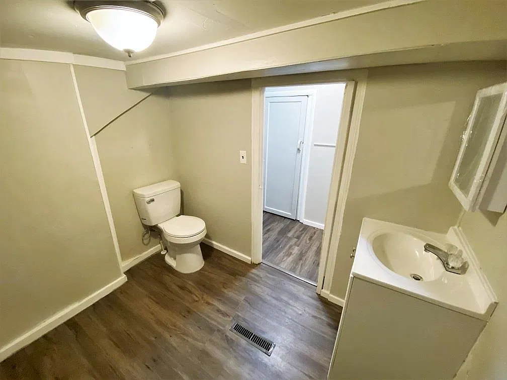 1 bed, 1.5 bath, 665 sqft, $700 — Photo 3