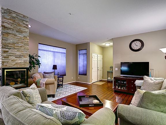 3rd image of 954 Loring St APT 4