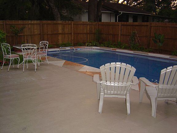 Relax Poolside!