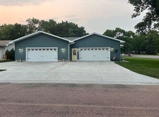 173 15th St NE, Watertown, SD 57201