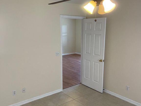 3rd image of 1365 25th Ave SW