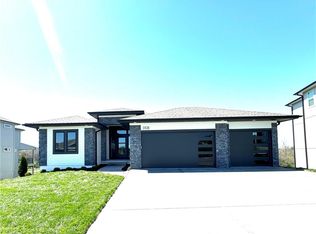 3108 SW Summit View Trl, Lees Summit, MO 64082