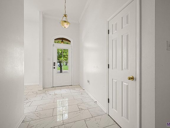3rd image of 36361 Crestway Ave