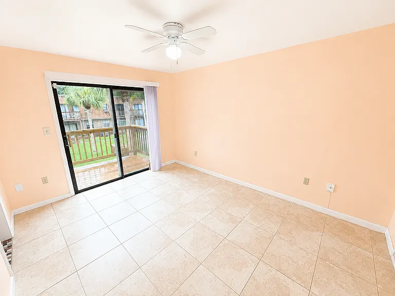 1300 Arlington Ln NE #102 — Photo 7