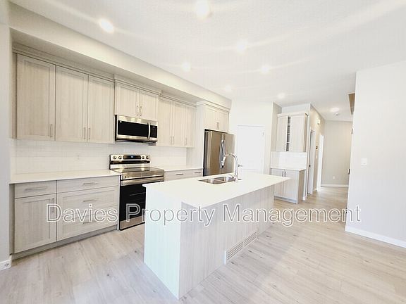 2nd image of 470 Edgemont Dr NW