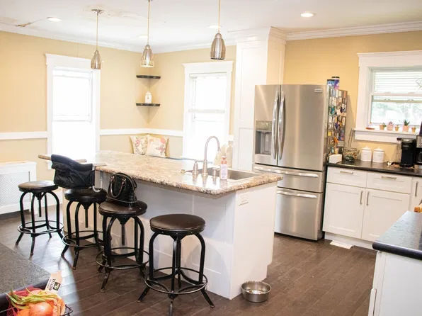 85-87 Slater St, Webster, MA 01570