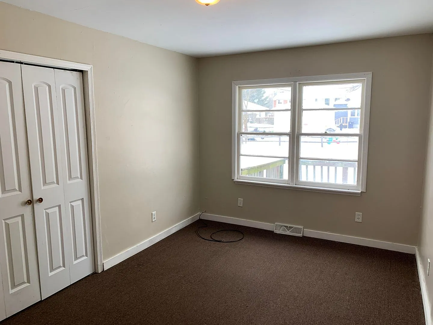 Lovely 3 Bedroom Southside Holland — Photo 2