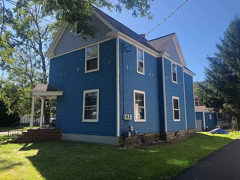 155 Oakwood Ave — Photo 2
