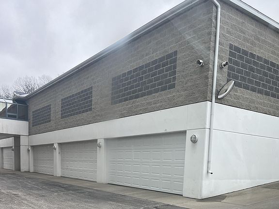 4th image of 2964 Lakeshore Dr Unit E102