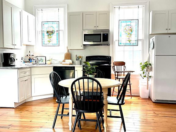 2nd image of 209 Ann St #207
