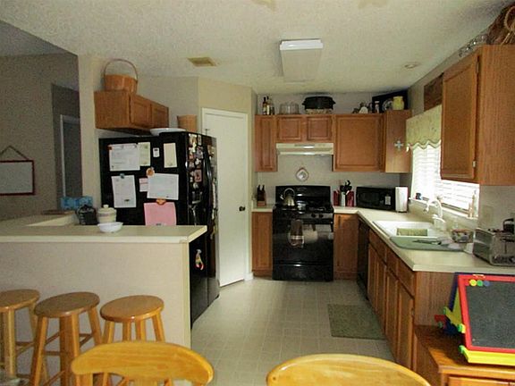 3rd image of 21718 Park Valley Dr